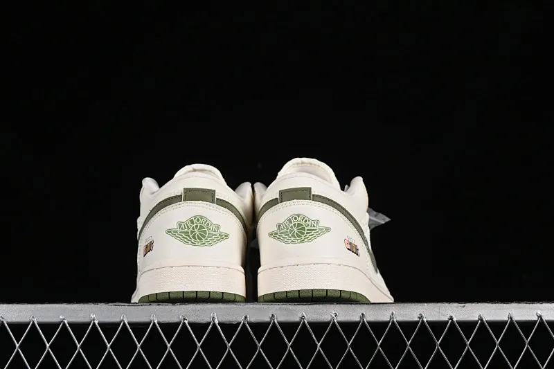 All categories Air Jordan Jordan series basketball shoes Air Jordan 1 Low High-end customized low-top sneakers Air Jordan 1 Low AJ1 Joe 1 Gucci joint-beige knitted High-end customized low-top retro basketball shoes DM5688-103